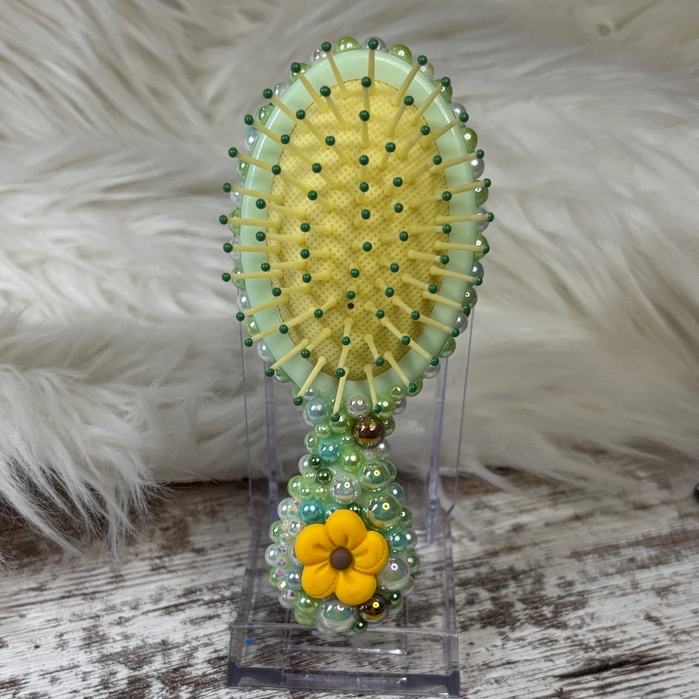 Handcrafted Beaded Hairbrush with Tinker bell inspired - Picture 3 of 3